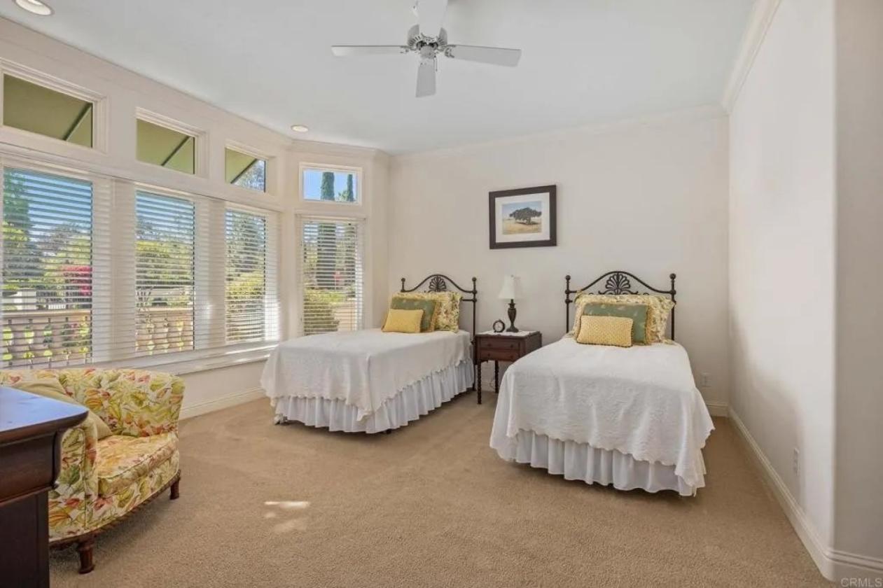 Italian Villa in Prestigious Equestrian Community - photo 25