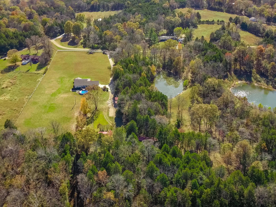 Home on 16 acres with River Frontage Guest home... Bonne