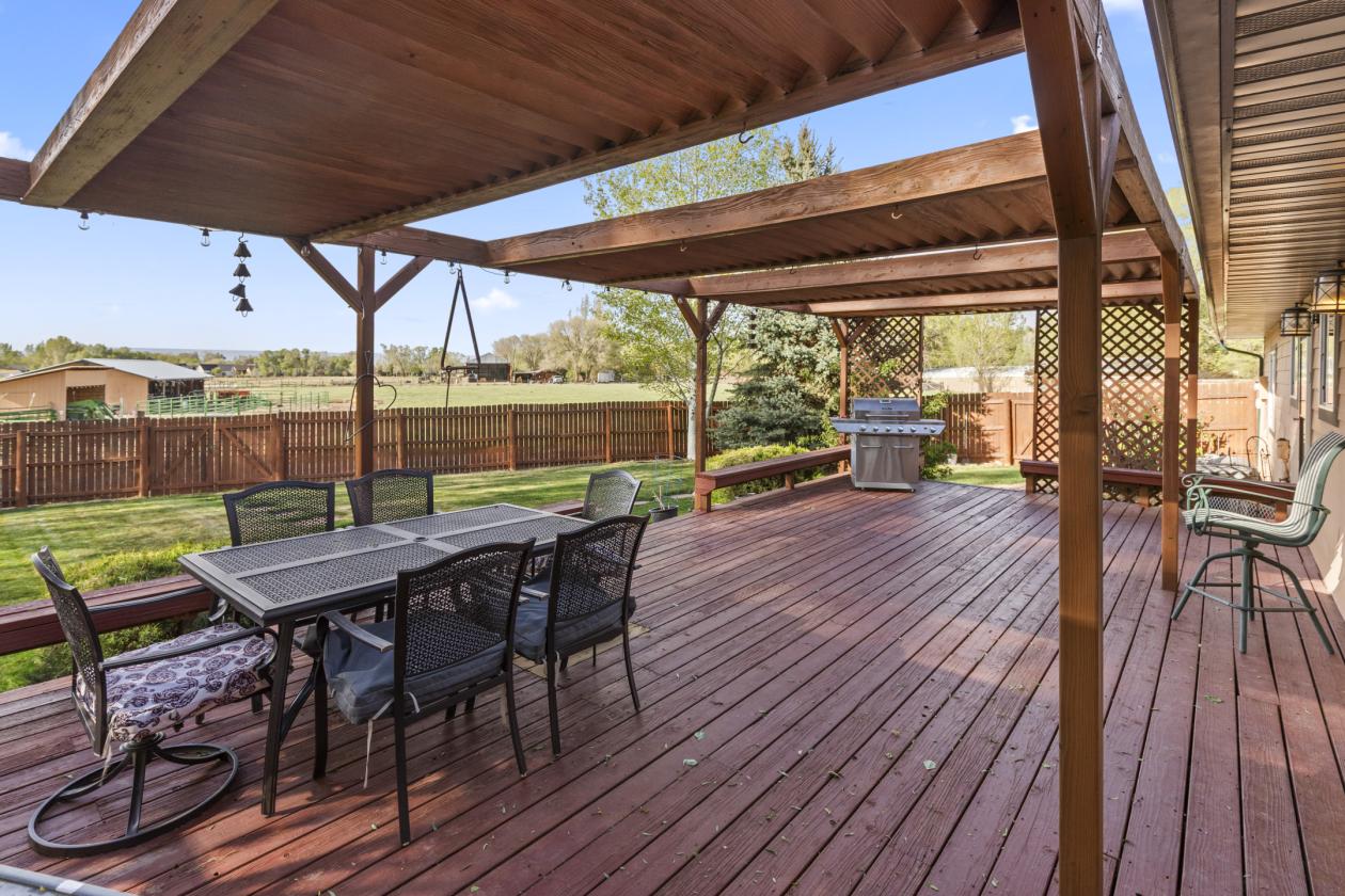 Beautiful Spring Creek Mesa Equestrian farm! - photo 4
