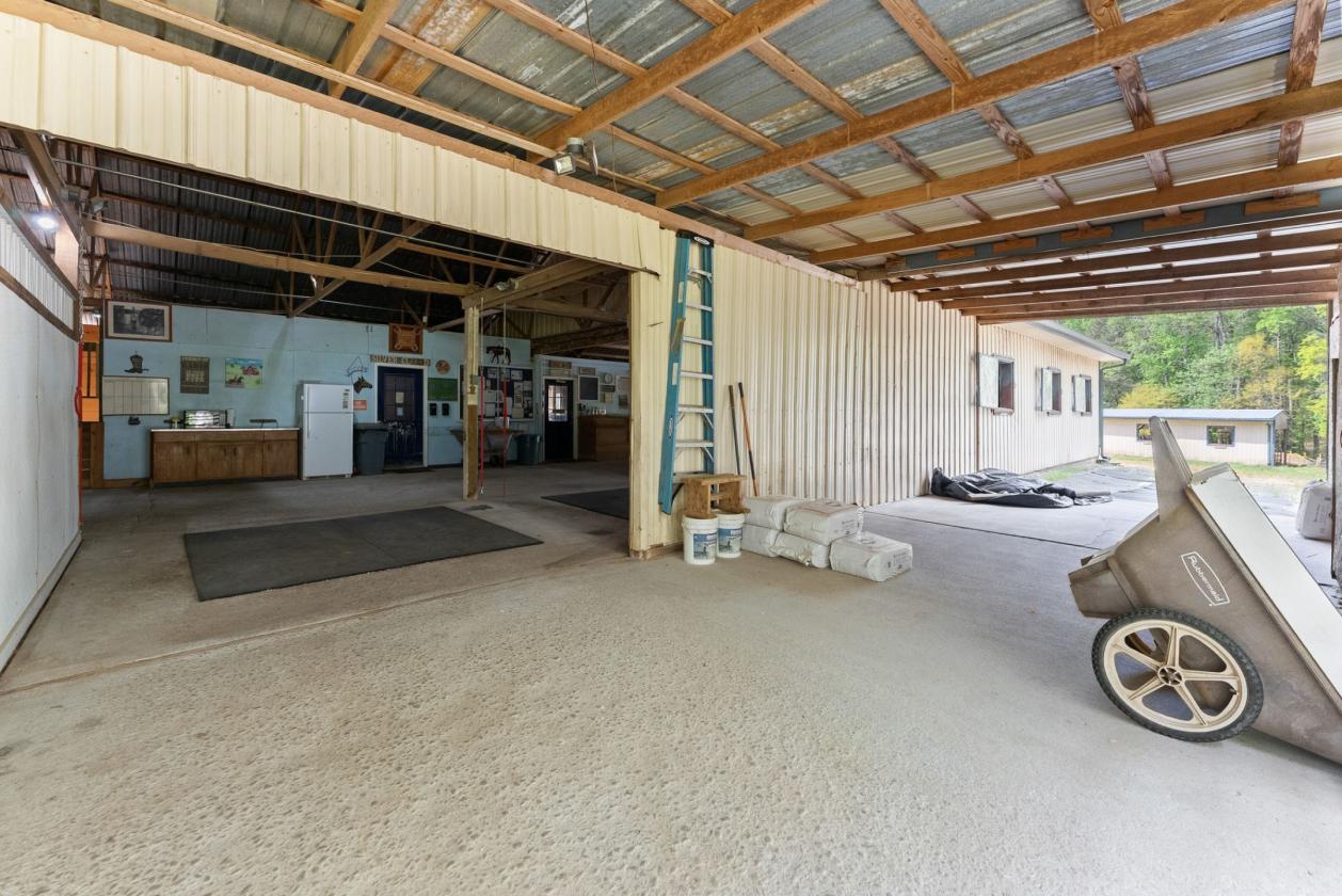 Beautiful Equestrian Estate on 19.8 Acres - photo 19