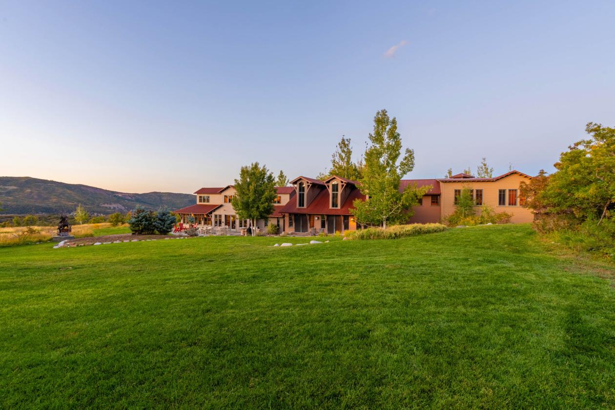 Quintessential Mountain Retreat - photo 3