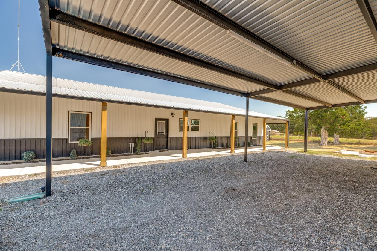 11 Acres with 2 homes, Horse Barn & Great Hunting - photo 4