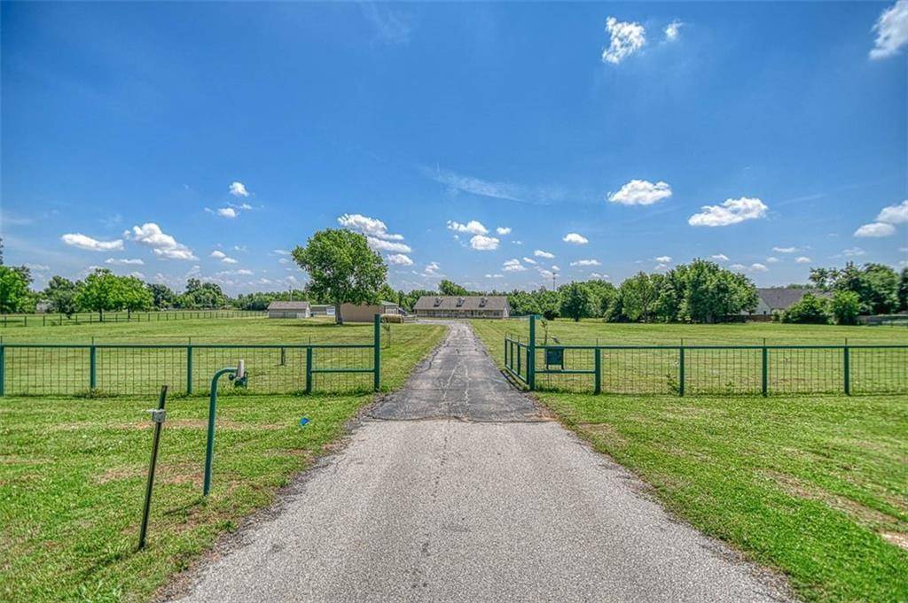 HORSE PROPERTY WITH TWO HOMES AND TWO SHOPS! - photo 2