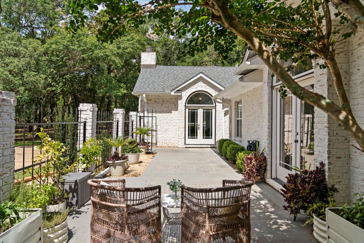 Coastal AL - French Country Estate 10+ Acres & Horses - photo 7