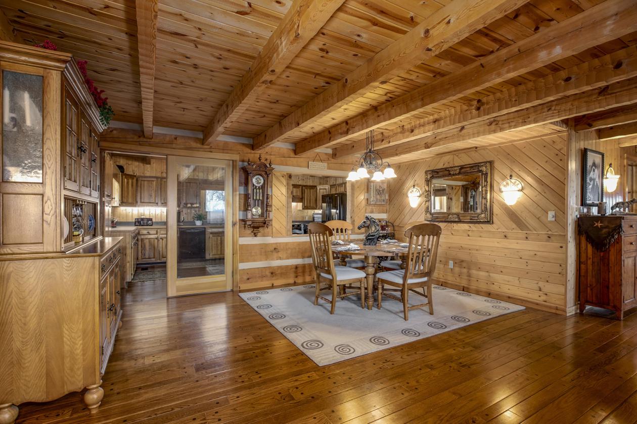 Beautiful log home on 33.95 acres - photo 12