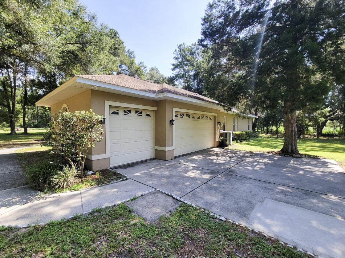 Looking for Old Florida vibes with modern amenities - photo 28