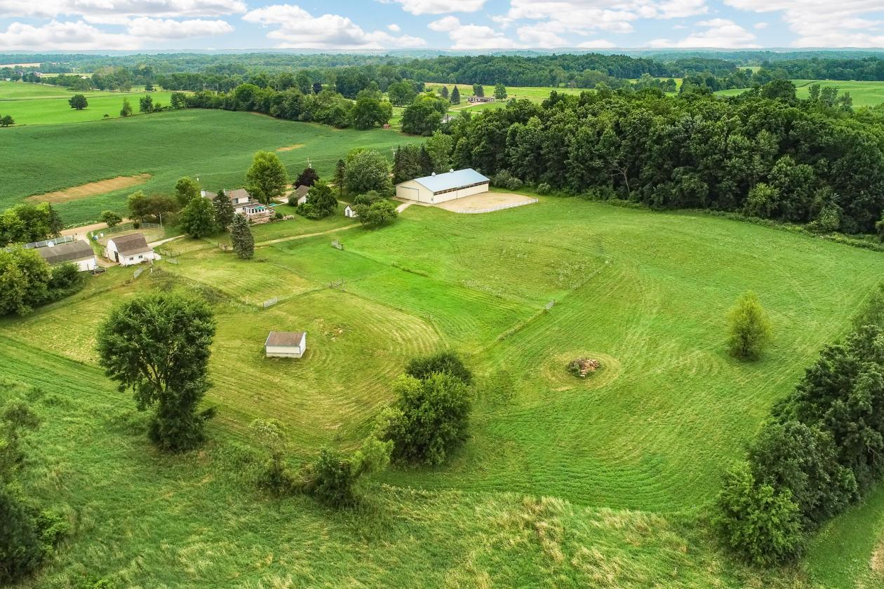 Beautiful farm w/ indoor 14 miles from Ann Arbor! - photo 22