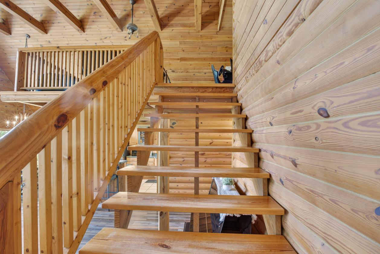 Log Home on 10 acres - Bring your horses! - photo 15