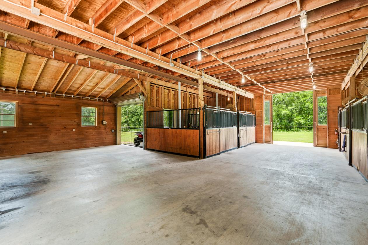 Extraordinary Estate on 7.8 Acres, 6-Stall Barn, & Dressage Arena - photo 6