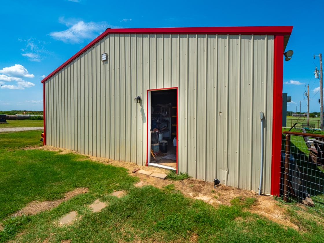 McLaughlin Horse Facility - photo 20