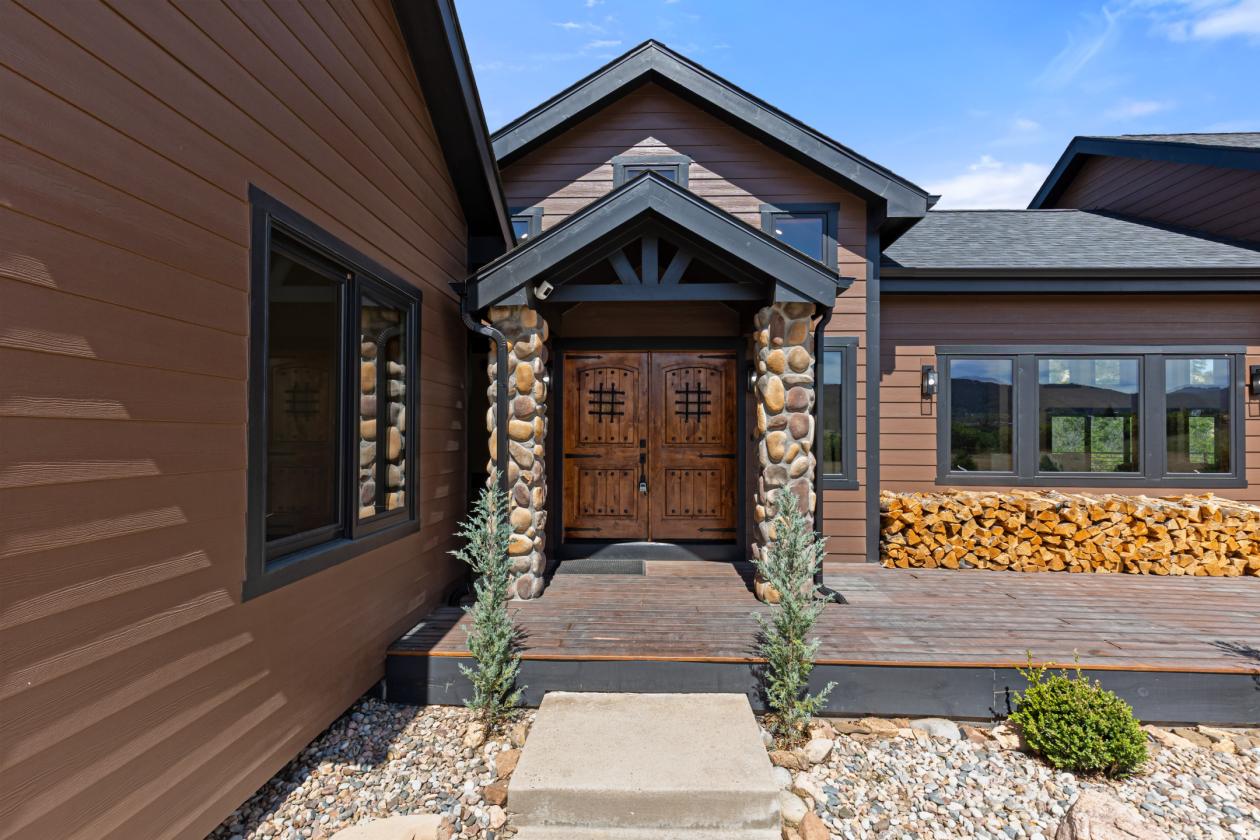A Luxurious Equestrian Mountain View Estate! - photo 2