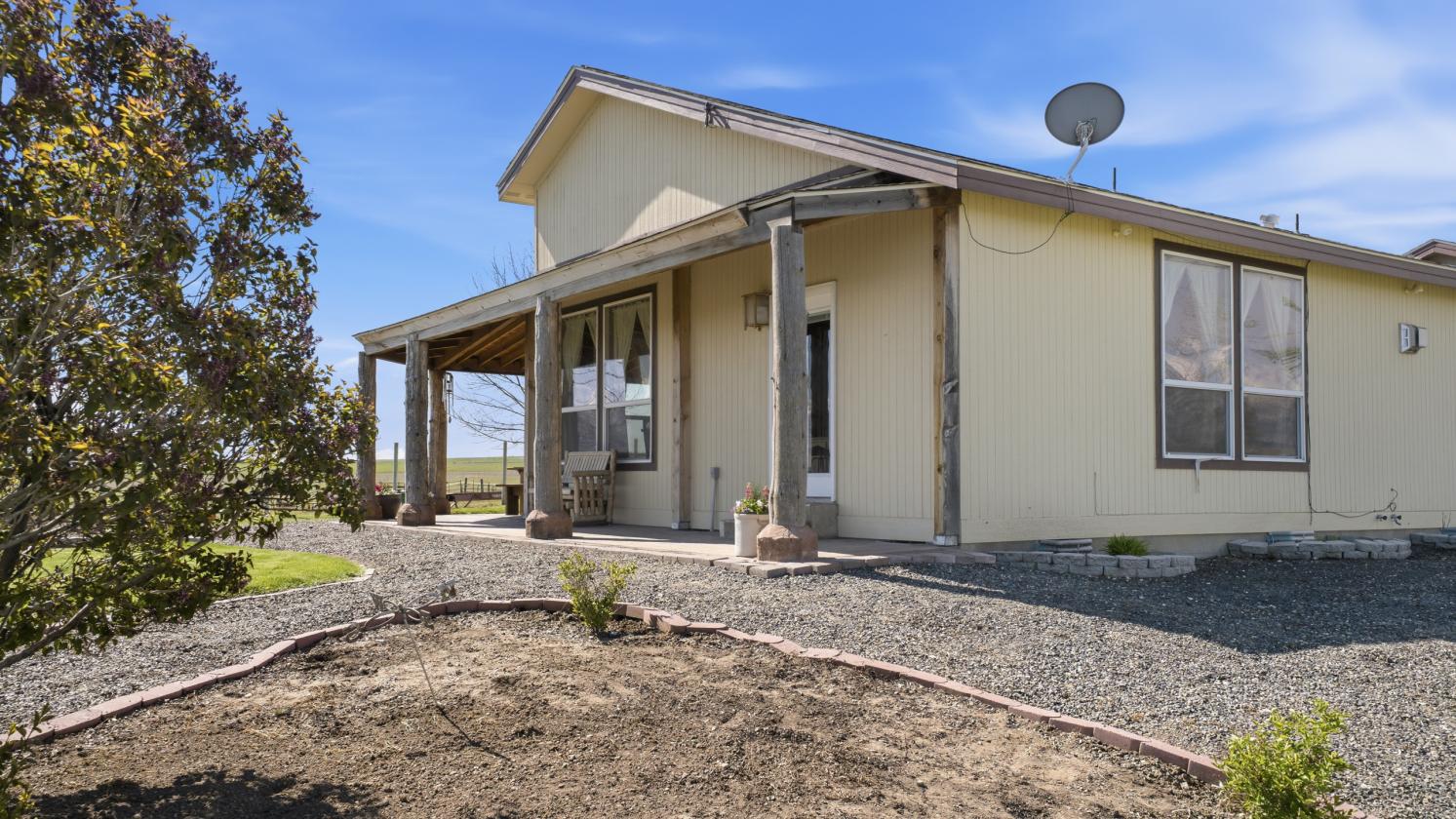 Ranch Property with Panoramic Mountain Views - photo 4
