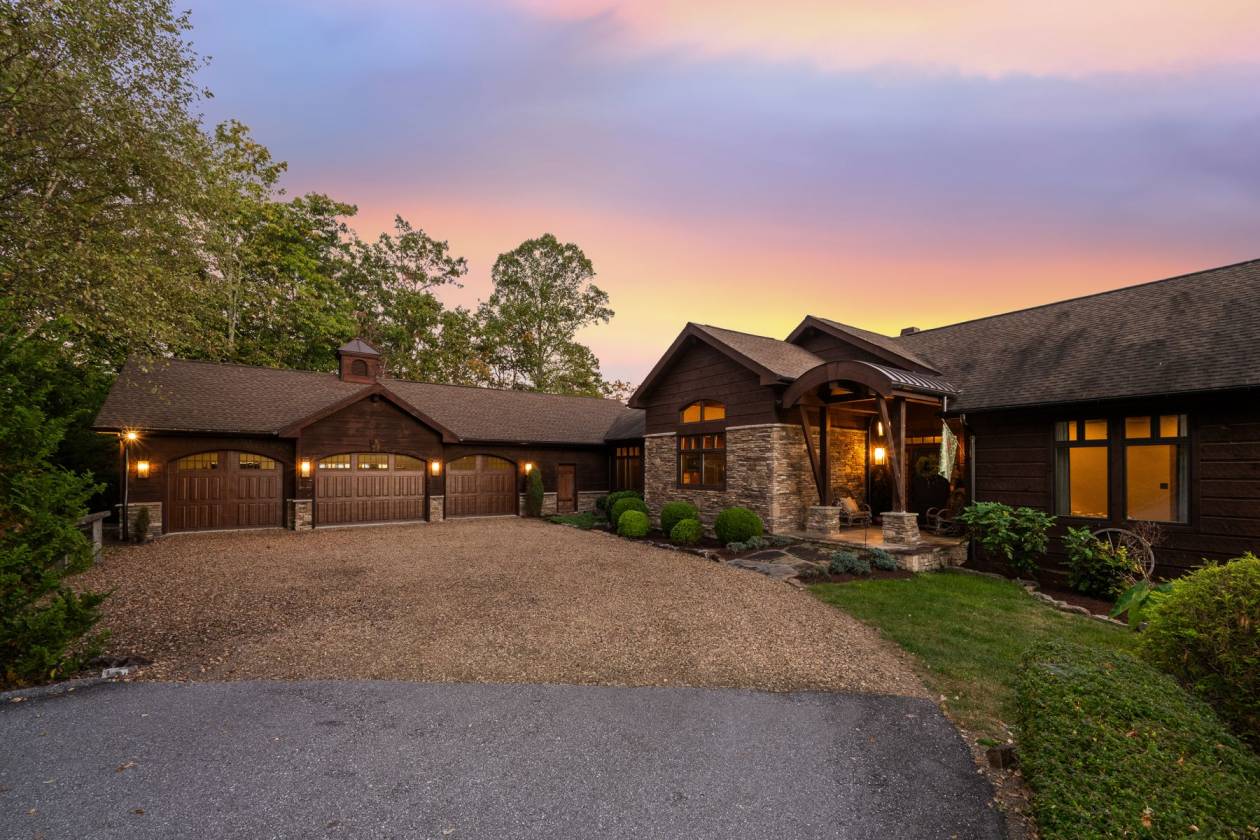 Horse Property for sale.