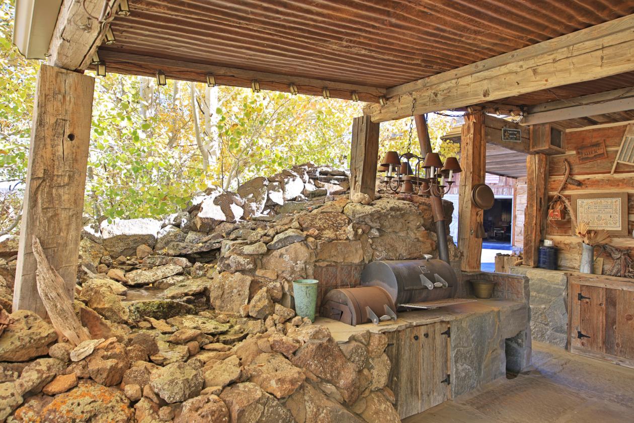 Log Home w/ Equine Facilities & Irrigated Hay Ground - photo 23