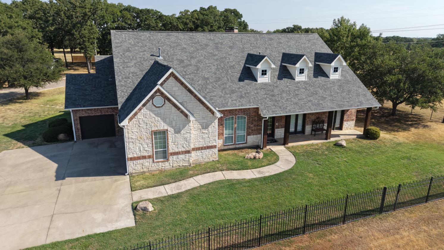 18 Acres, 3 Barns, Training Arena, 3 Residences - photo 13