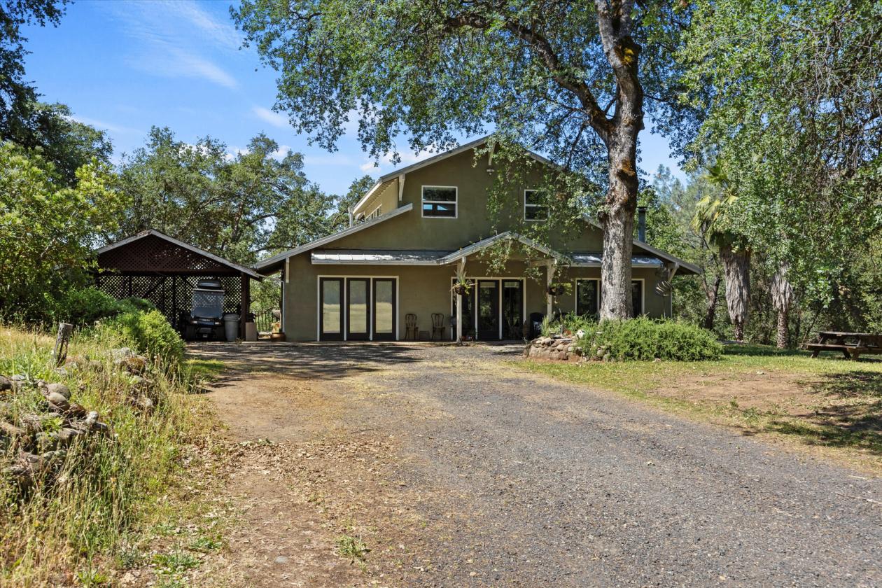 Charming Home on 12 Acres - photo 4