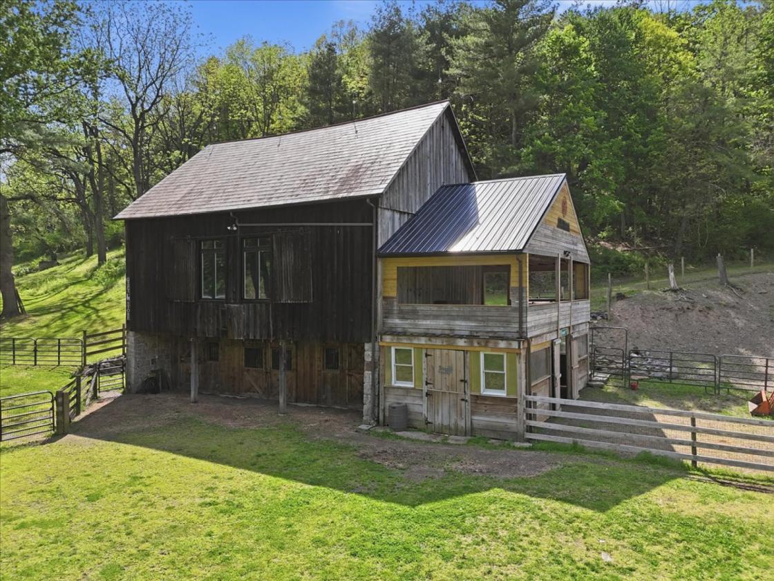Estate with Bank Barn and Large, Updated Home - photo 26