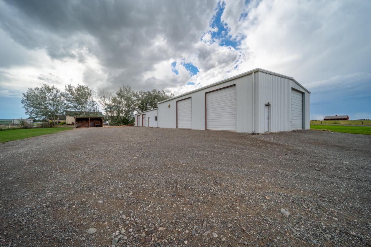 A Grand Wyoming Equestrian Estate Near Yellowstone - photo 5