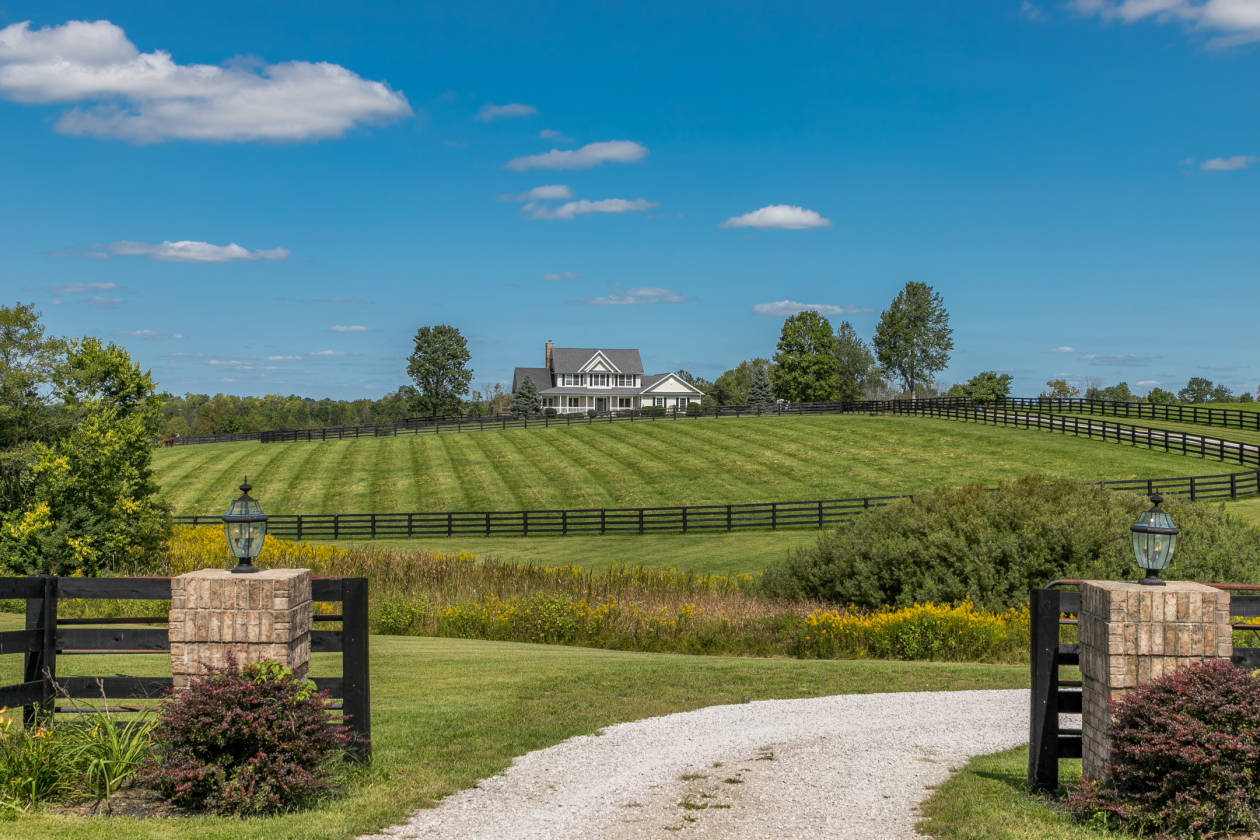 Horse farm in the heart of the Bluegrass! Paris, Bourbon County