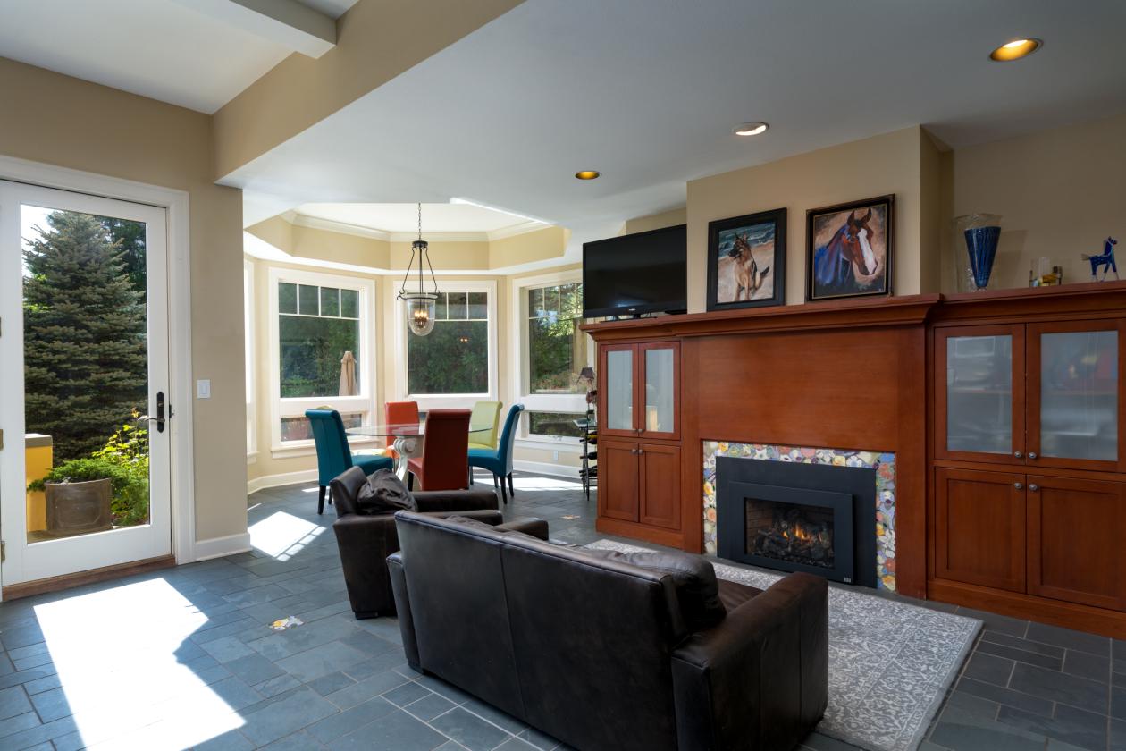 Gated 25-acre equestrian estate with sweeping Mt. - photo 4