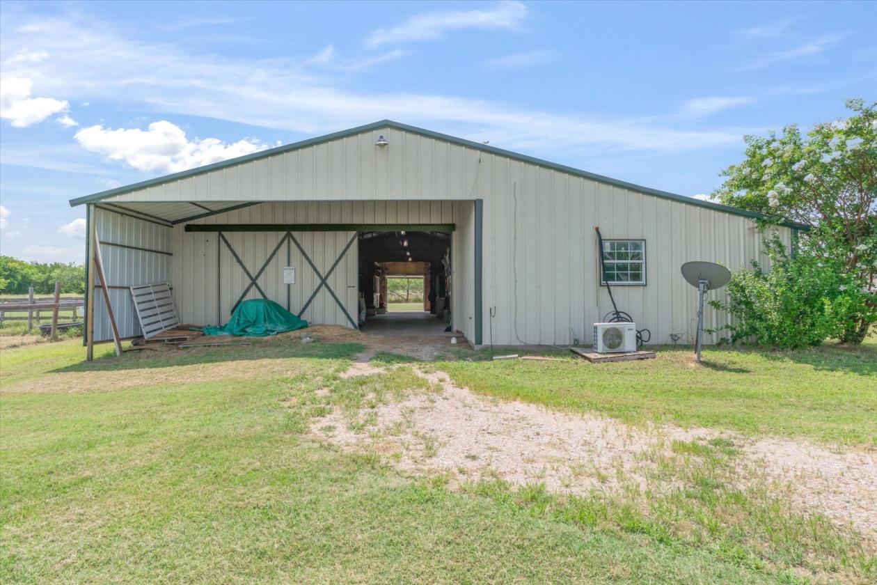 Exceptional 15-Acre Equestrian Estate - photo 14