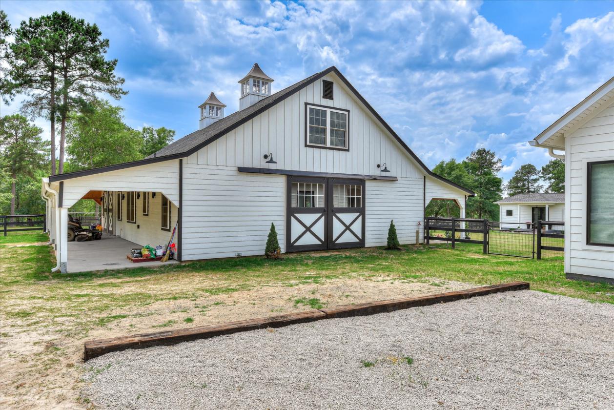 6 Stall Modern Luxury Farm in Equestrian Community - photo 17