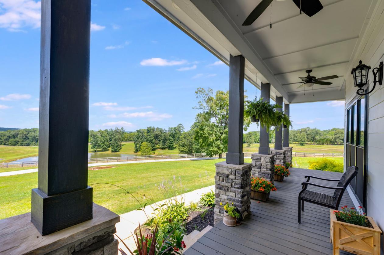 24+/- fenced acres - Custom Home - Barn with apt - photo 5