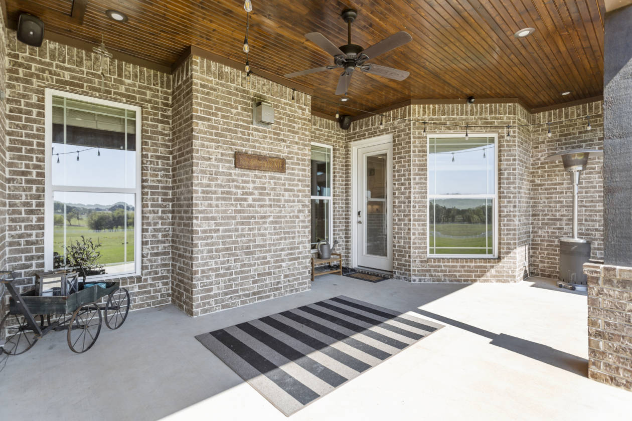 Custom built home in Stallion Lake Ranch with 5 acres... Lindale