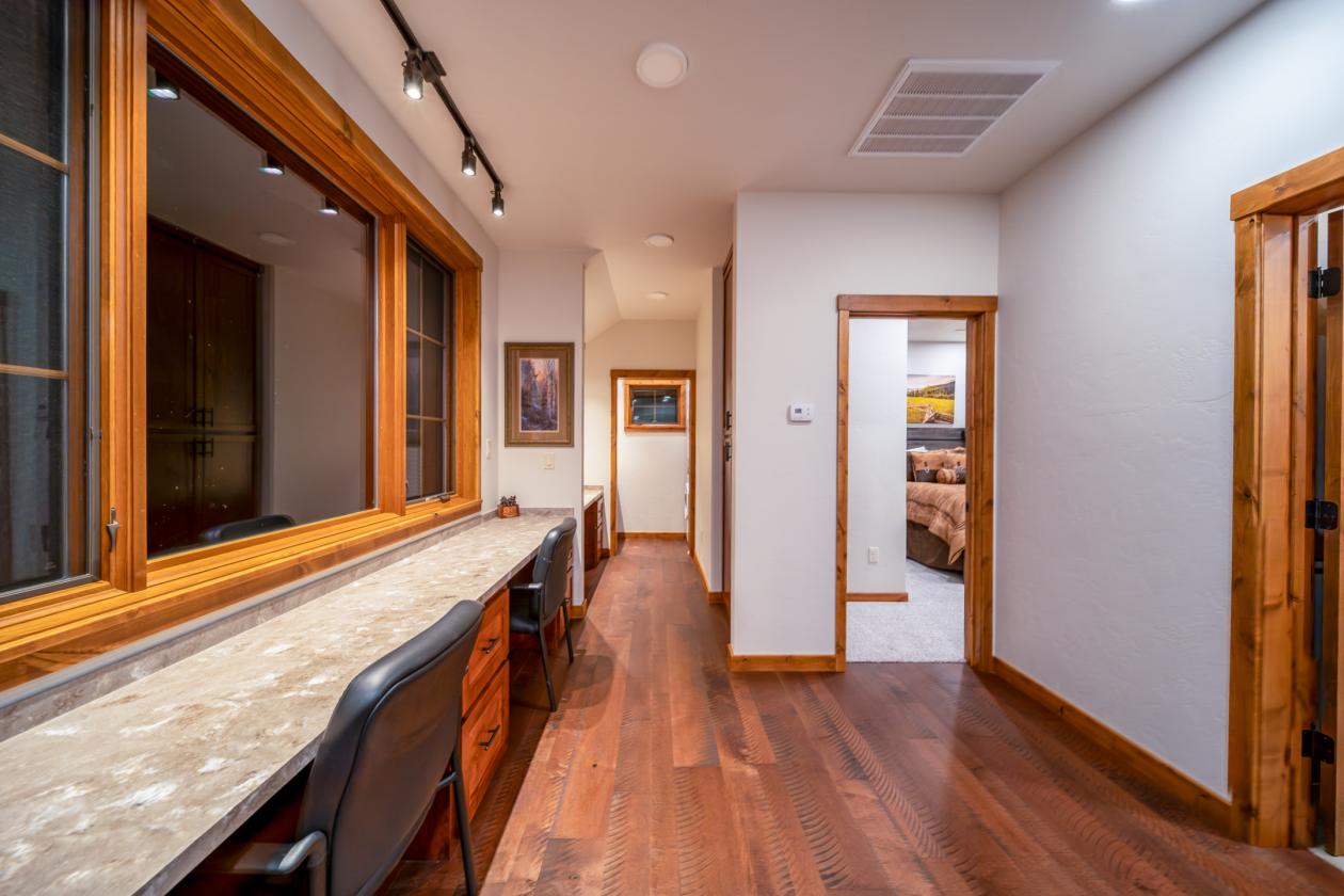 A Grand Wyoming Equestrian Estate Near Yellowstone - photo 21