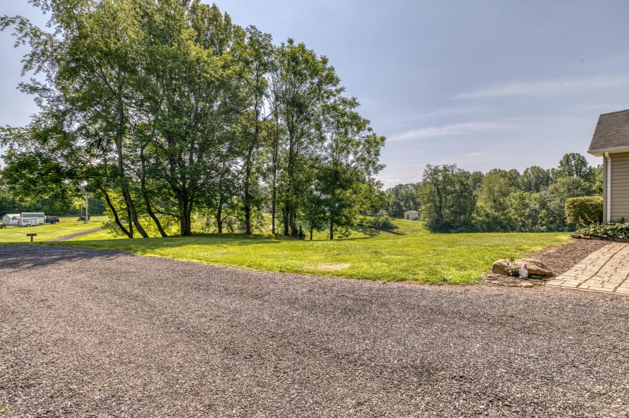 7 Acres, 4-Stall Barn & Shop - photo 3