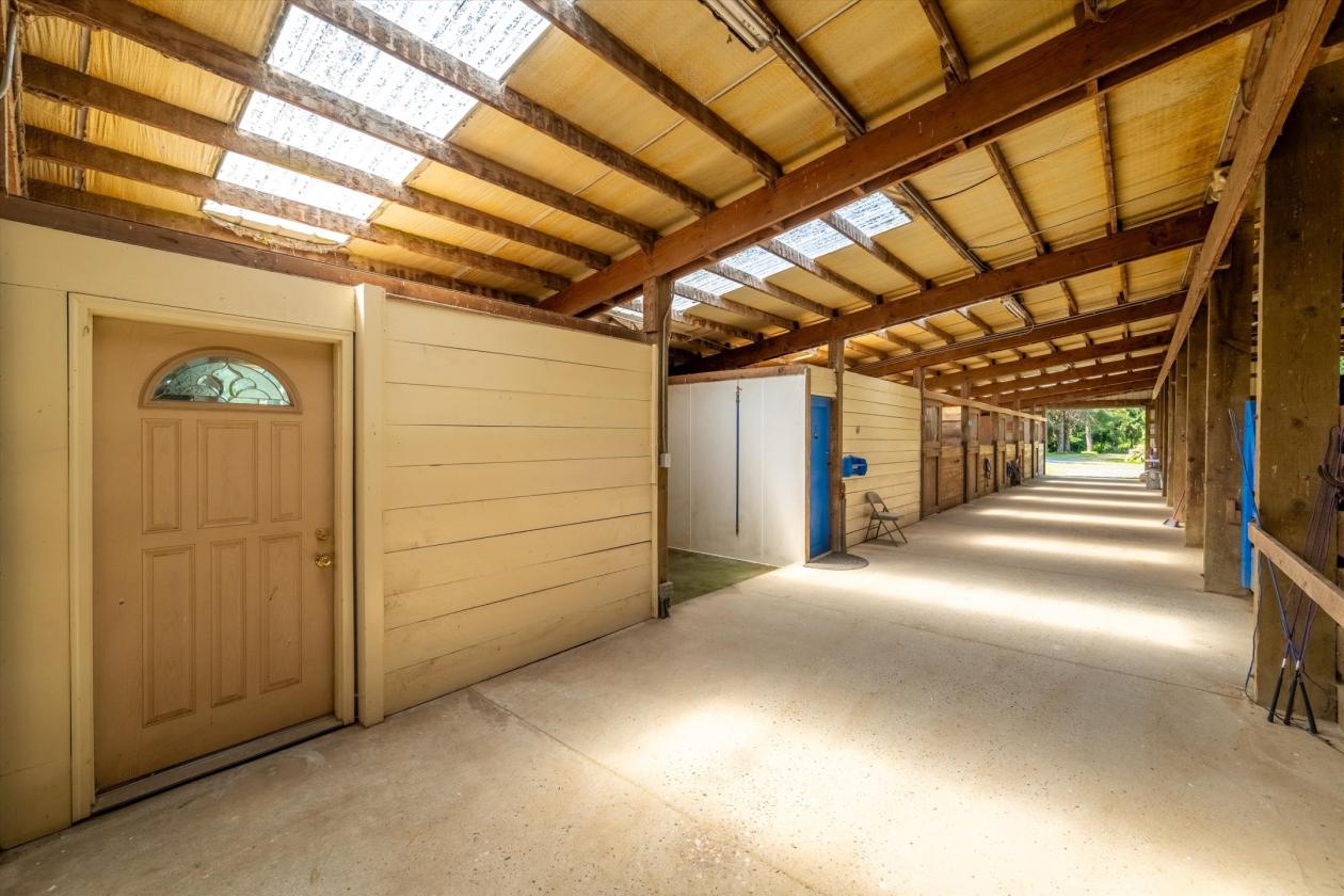 Blue Gate Farm - Equestrian Facility on 35 Acres - photo 12