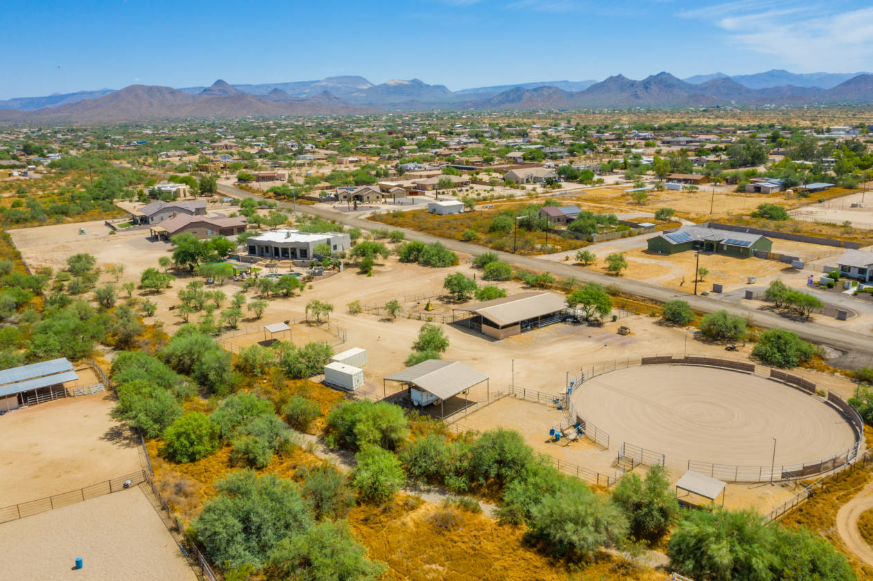 4+ Acres in Phoenix Private, no traffic, beautiful area... Phoenix