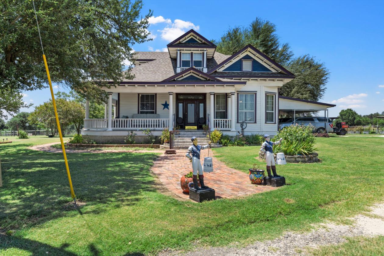 Beautiful 101 Acre Equestrian Facility & Residence - photo 8
