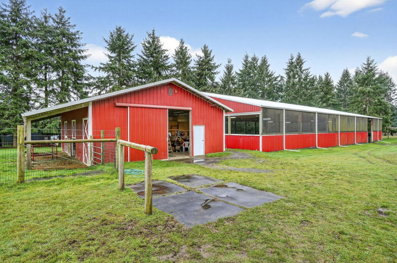 Huge Arena, Ample Pasture & Spacious Home - photo 6