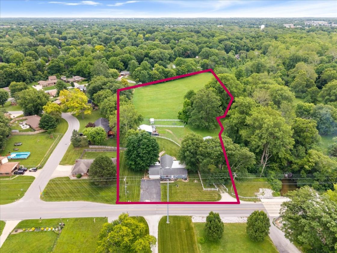 Nearly 12 acre horse farm! - photo 5