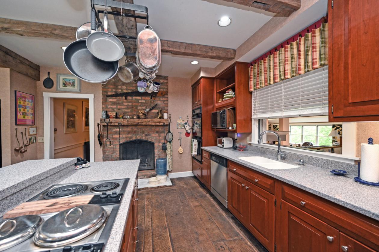 Luxury Equestrian Horse Ranch w/ 6-stall barn! - photo 20