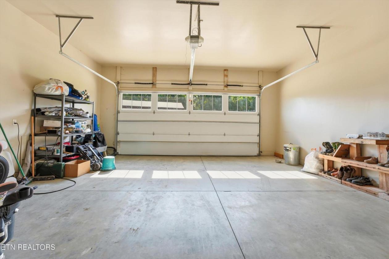 Exceptional horse ranch on 52 acres - photo 18