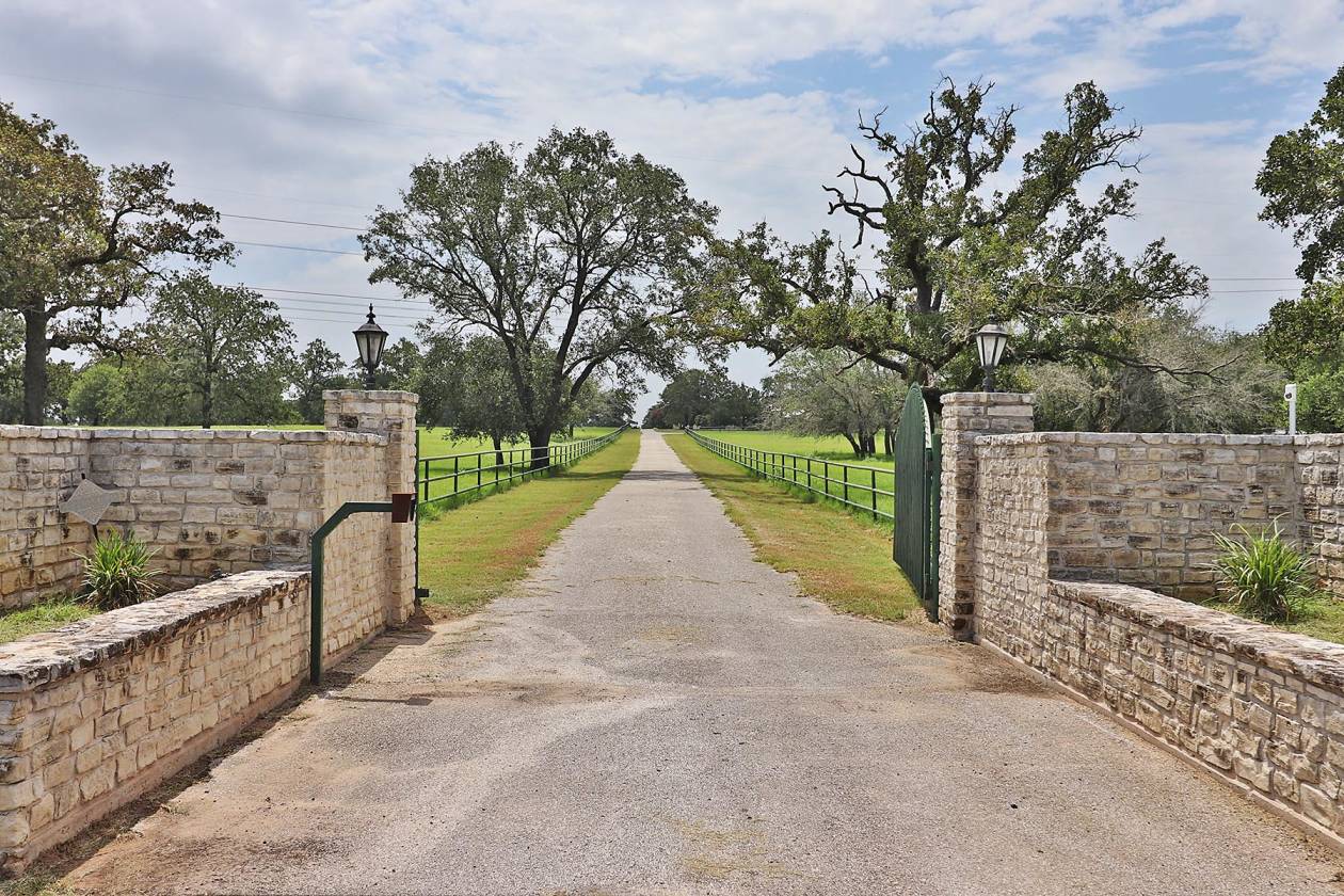 San Antonio Area 50+ Acre Luxury Equestrian Ranch Estate, Big