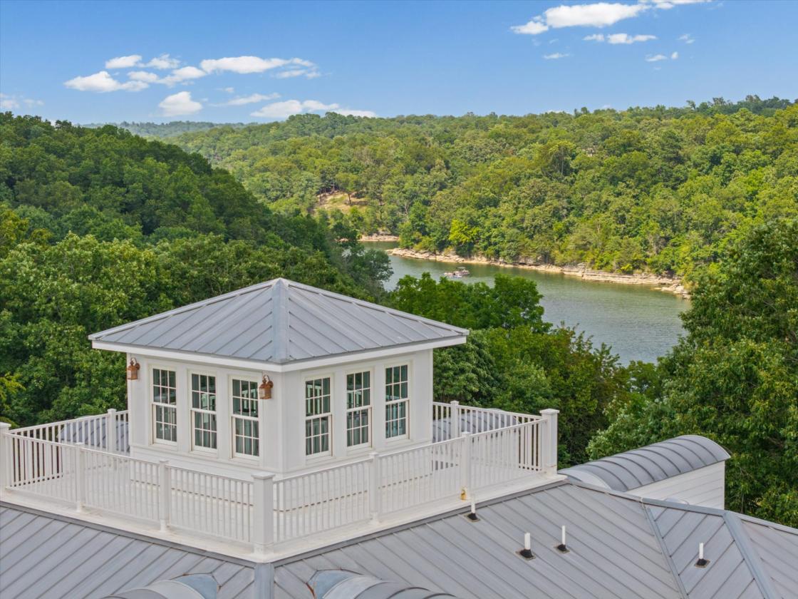 Luxury Lake Front Estate w/ Indoor & Outdoor Arena - photo 28