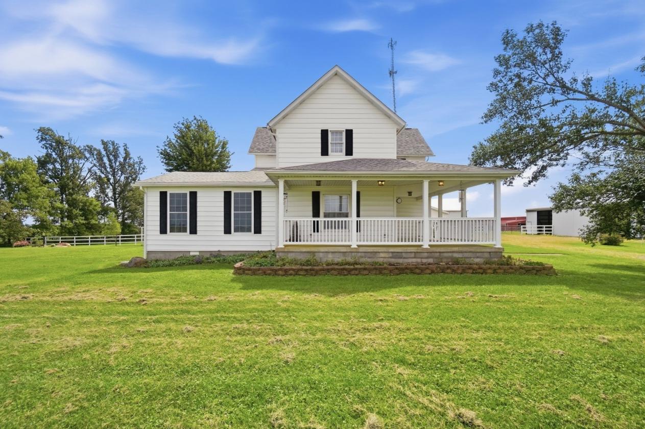 Country Living with Exceptional Equestrian Facilities - photo 2