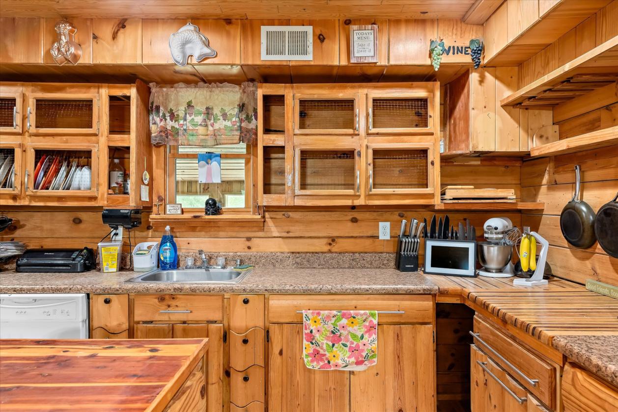 Custom Log Cabin on 9 Acres with 2 Horse Stalls - photo 13