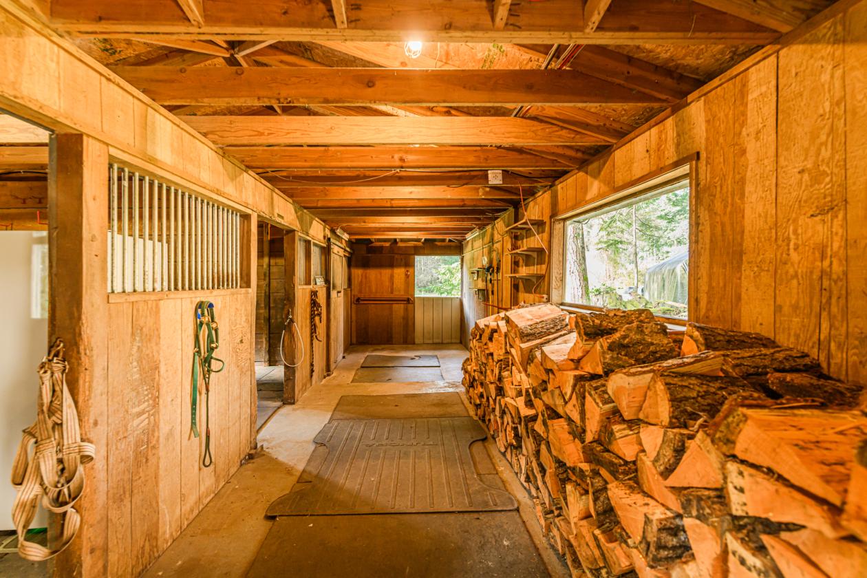 Salt Spring Island Hobby Farm Perfect for Horses!! - photo 9