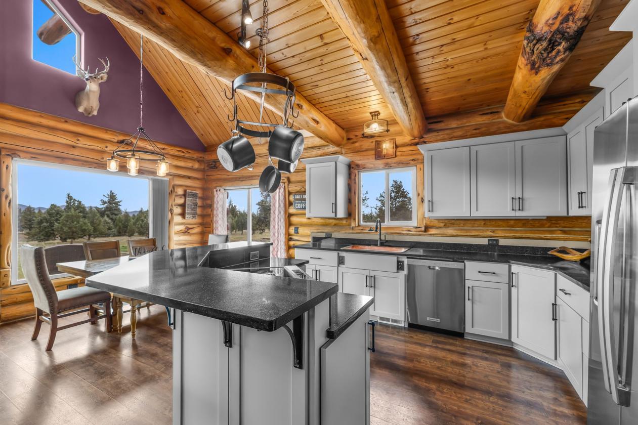 Rustic Elegance in Central Oregon w/ Barn & ADU - photo 5