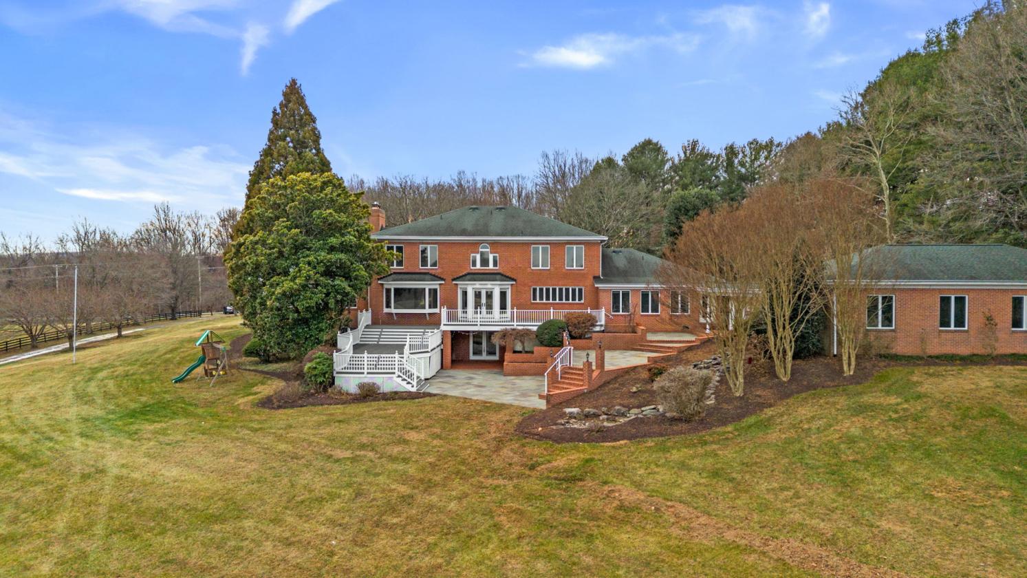 94 ACRES - 2 POLE BARNS - LUXURY ESTATE - photo 2