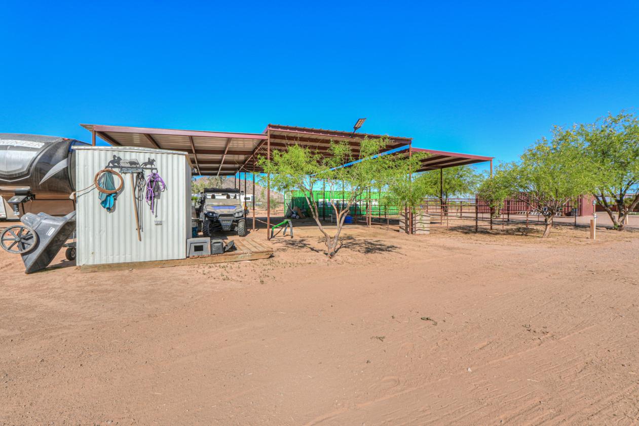 Move in ready horse property - photo 16