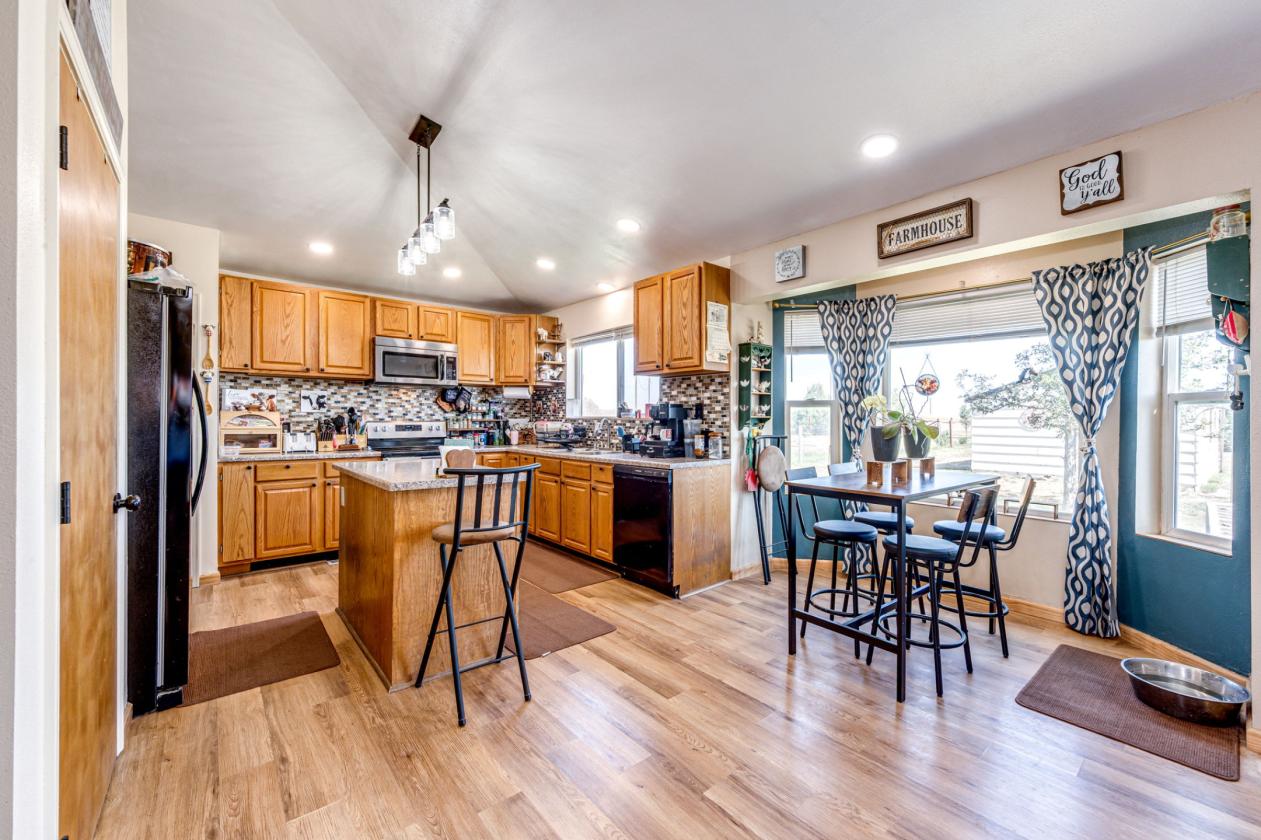Horse Property & Multi-Generational living! - photo 16