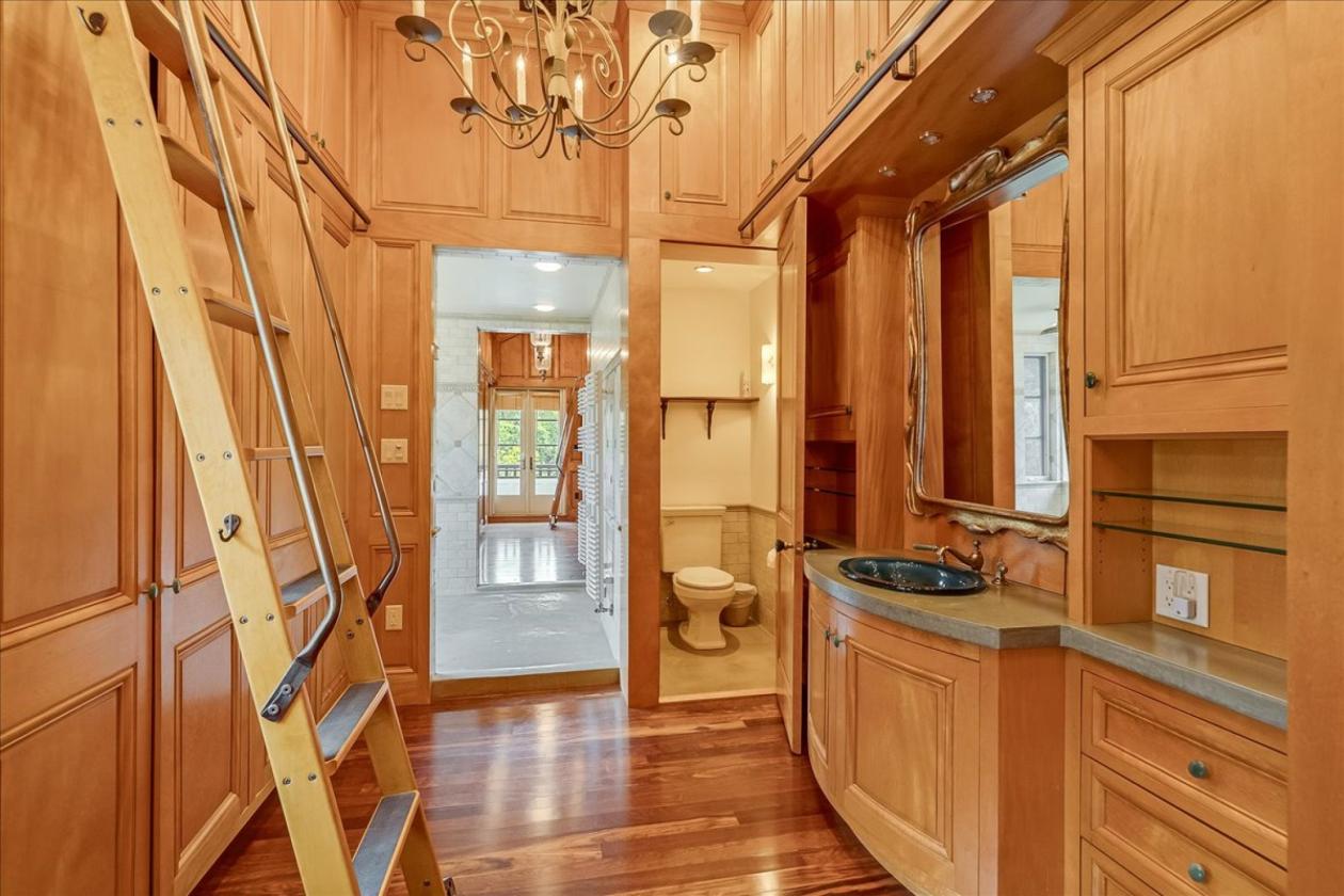 40 Acre Luxury Estate with multiple outbuildings - photo 19
