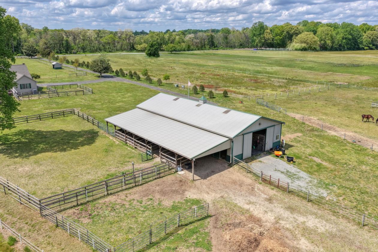 Turnkey Equestrian Estate on 10.9 Acres - photo 11