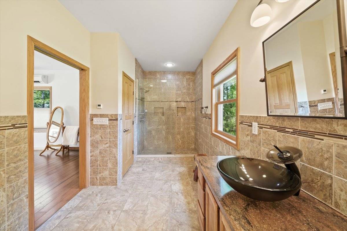 Pocono Mountains Lodge- Pending - photo 11