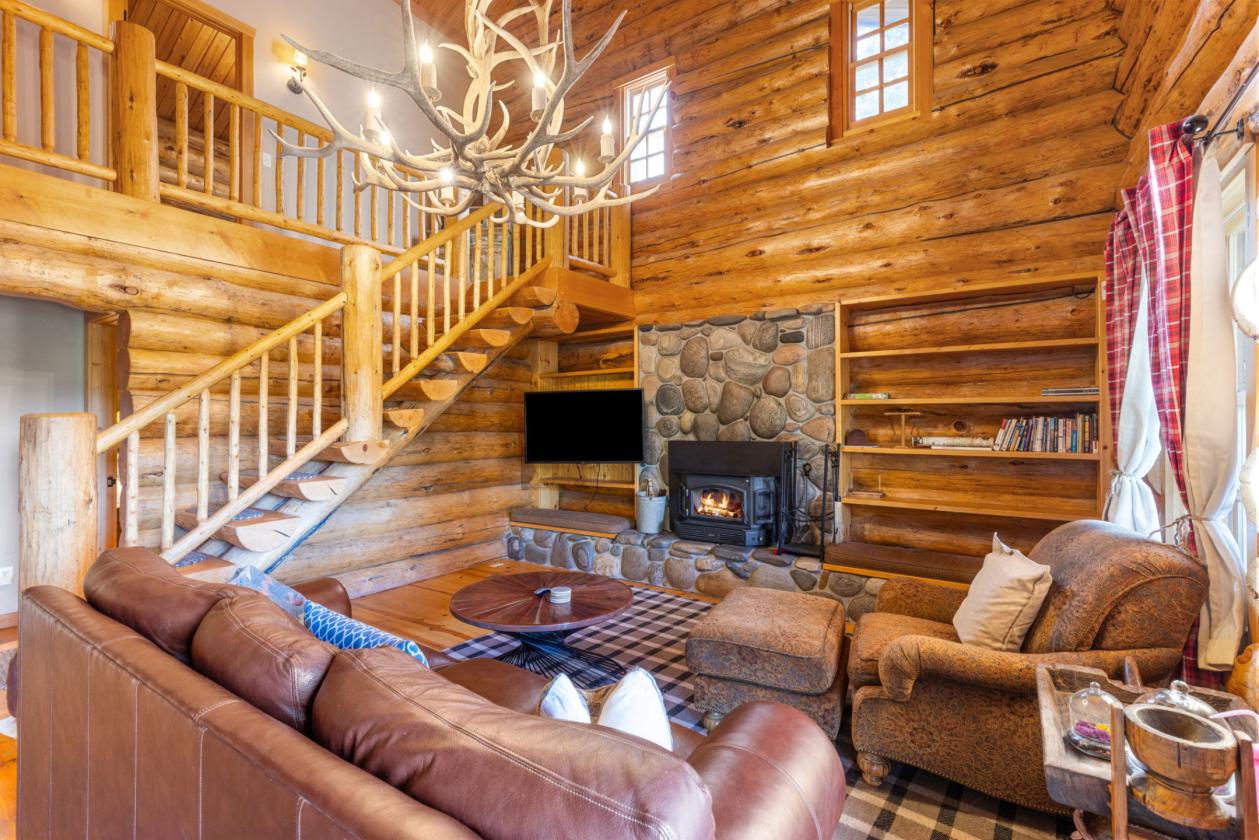 Mountain cabin with pasture and views - photo 11